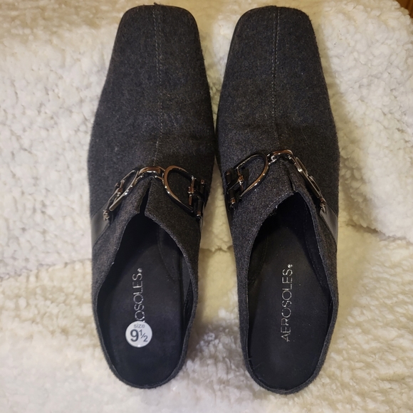 AEROSOLES grey wool heels,Sz 9.5, buckles, minor chips on heels, see pics - Picture 2 of 10